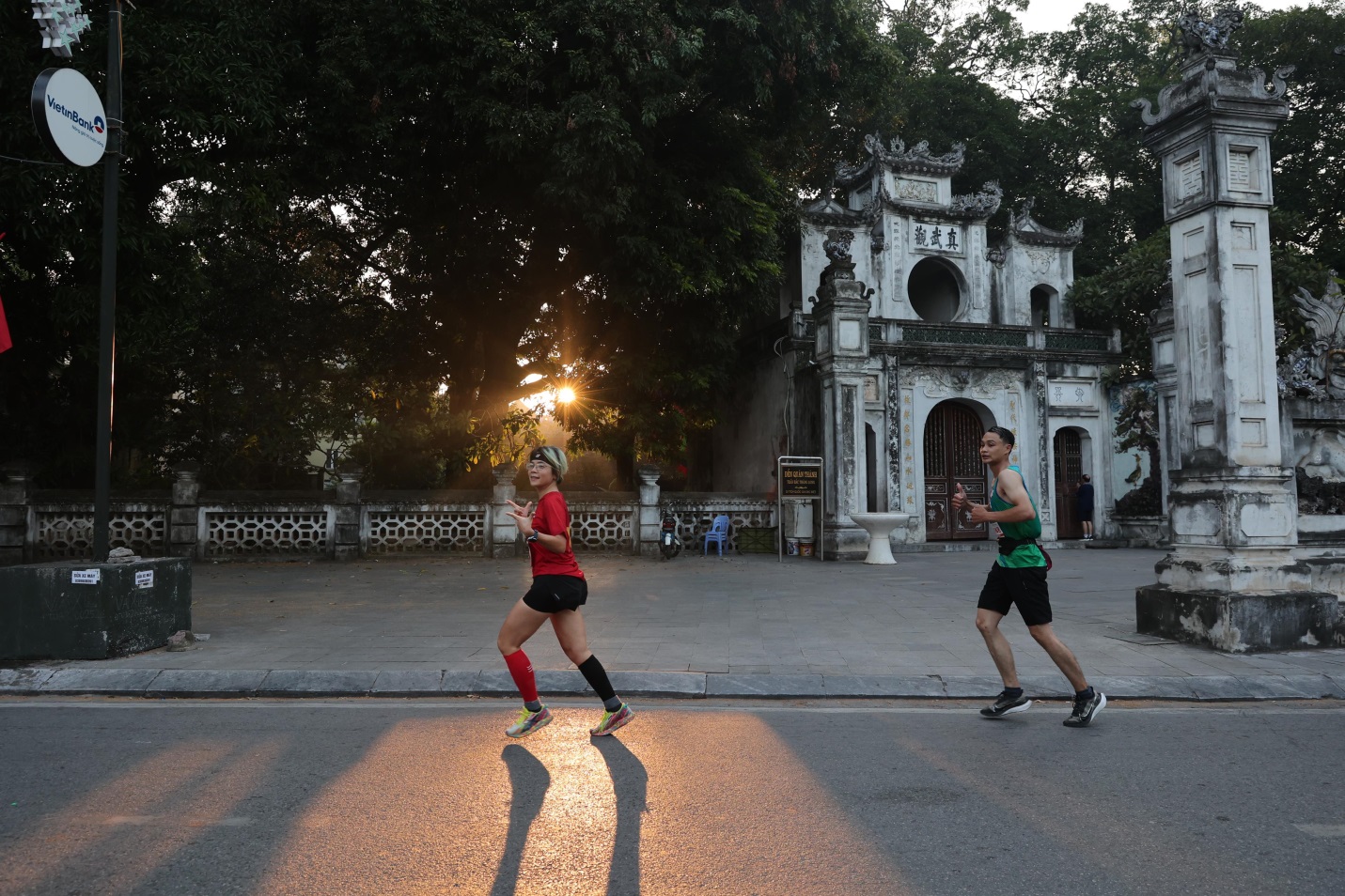 Giải chạy Quốc tế VPBank Hanoi Marathon 2022: cuộc đua bứt tốc ngoạn mục - Ảnh 7.