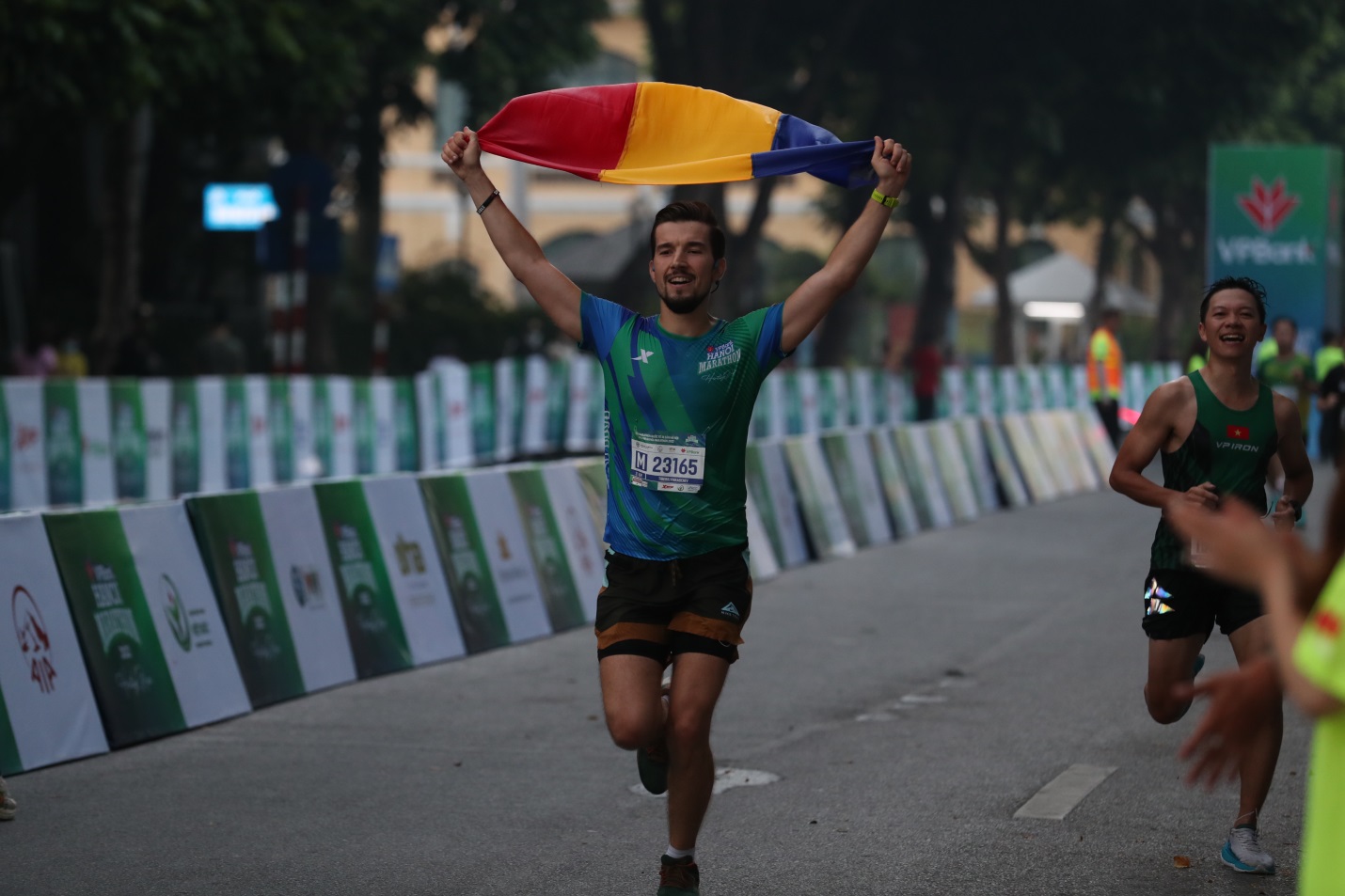 Giải chạy Quốc tế VPBank Hanoi Marathon 2022: cuộc đua bứt tốc ngoạn mục - Ảnh 8.
