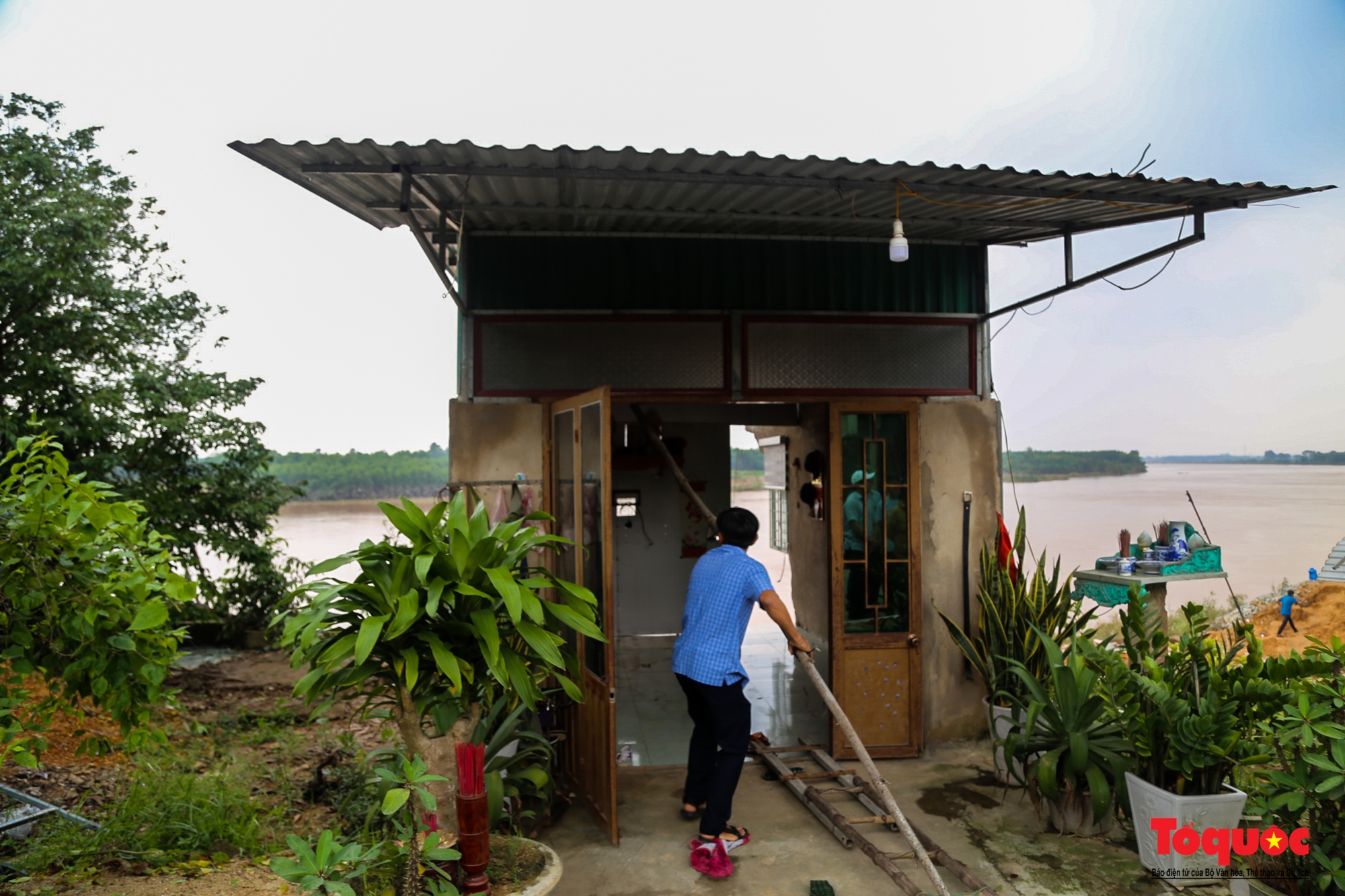 Hiện trường kinh hoàng sạt lở bờ sông làm sập nhiều nhà dân tại Quảng Trị - Ảnh 18.