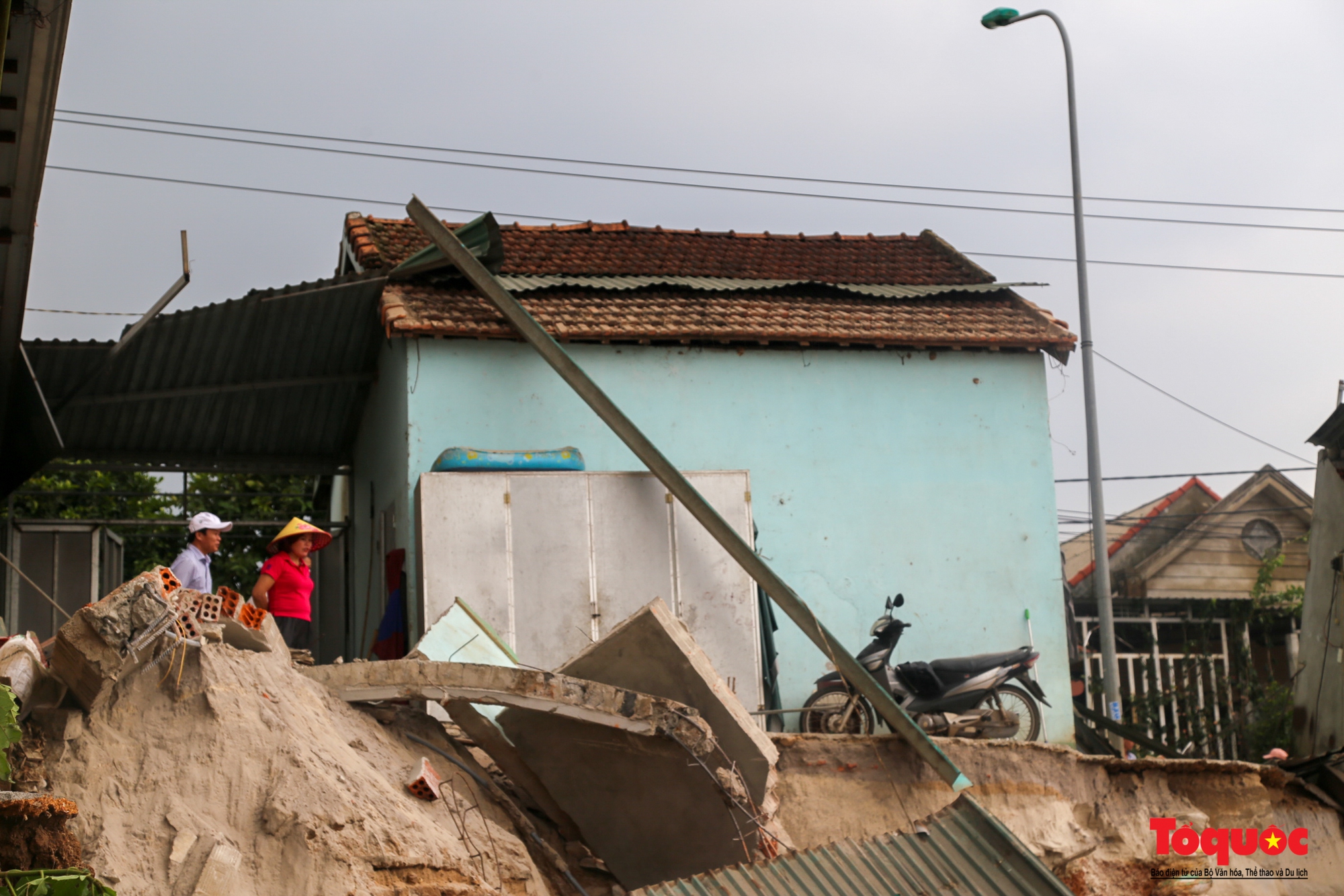 Hiện trường kinh hoàng sạt lở bờ sông làm sập nhiều nhà dân tại Quảng Trị - Ảnh 17.