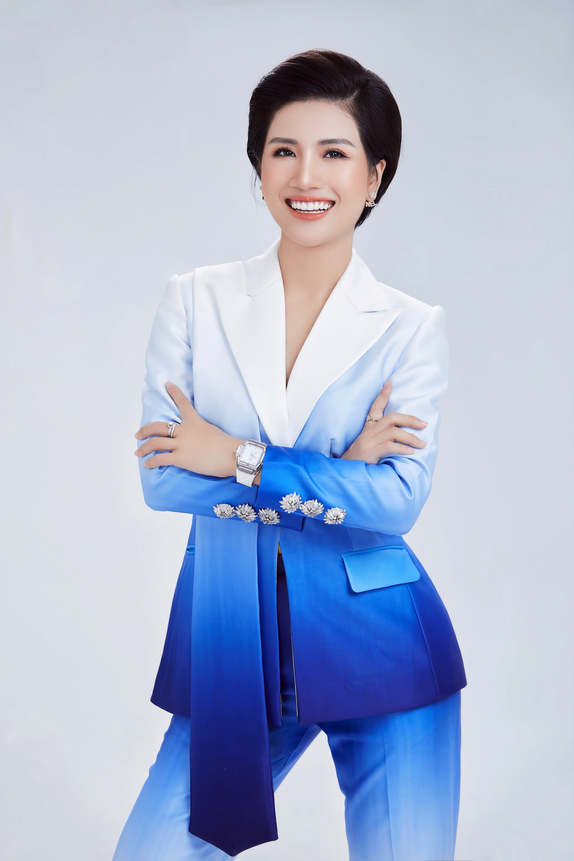 Quỳnh Trang: Quý cô mê diện vest, thích sưu tầm đồng hồ để rèn luyện kỉ luật  - Ảnh 4.