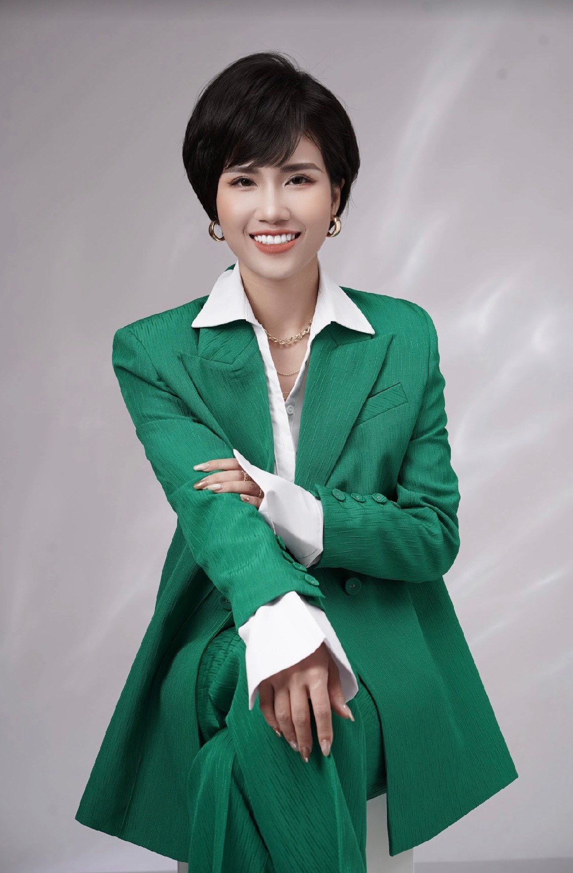 Quỳnh Trang: Quý cô mê diện vest, thích sưu tầm đồng hồ để rèn luyện kỉ luật  - Ảnh 3.