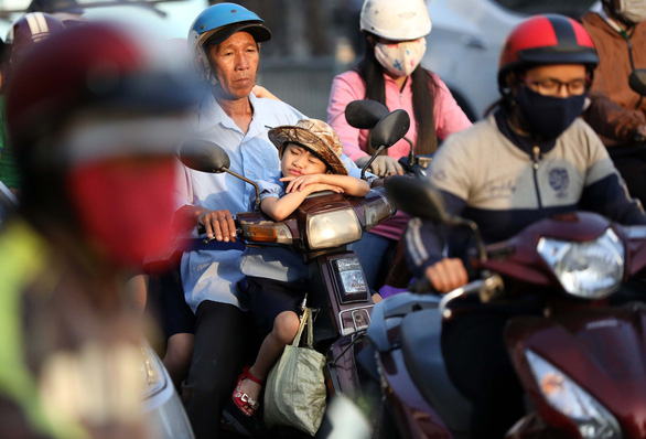 Giờ vào lớp quá sớm: Học sinh 5h đã phải dậy, đờ đẫn vì thiếu ngủ! - Ảnh 3.