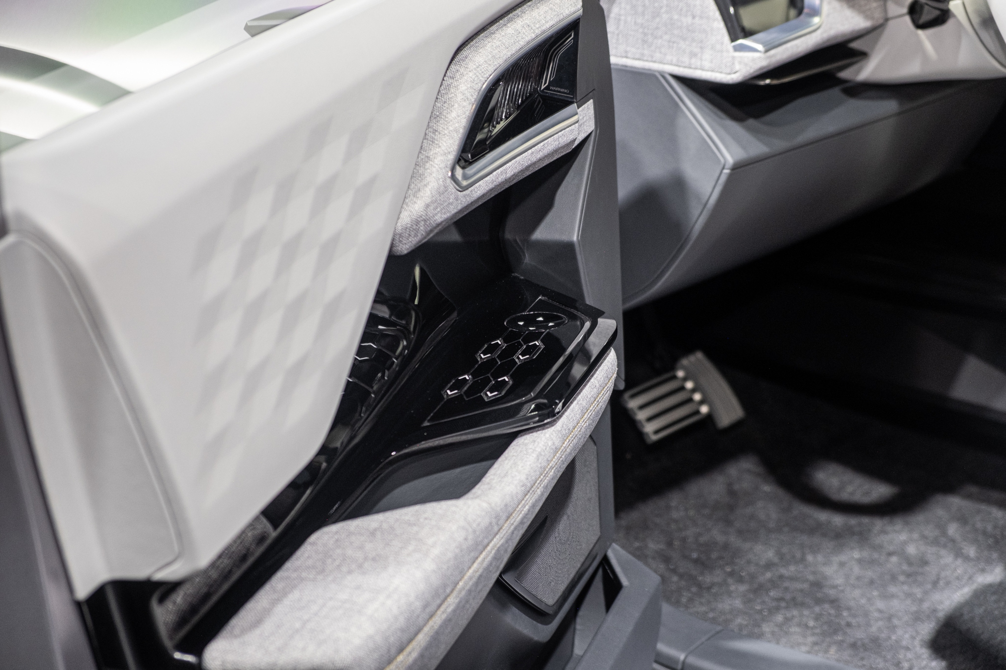 Ảnh 360 độ Mitsubishi XFC Concept: Soi từ gầm lên cửa sổ trời giọt nước - Ảnh 14.