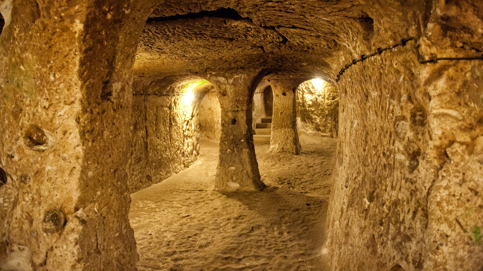 Khám phá thành phố ngầm của Cappadocia, nơi có thể chứa được 20.000 người - Ảnh 2.