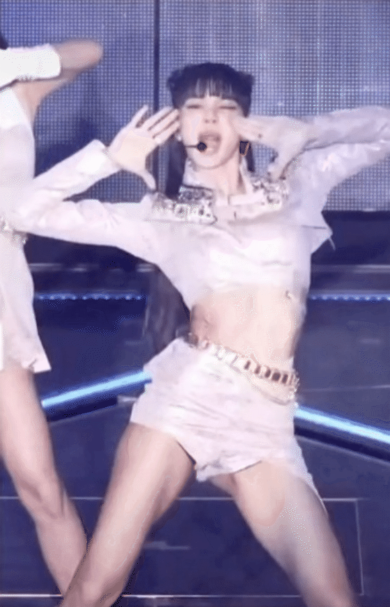 Hai đêm diễn mở màn Born Pink tại Hàn Quốc: BLACKPINK bị “khớp” vũ đạo, Jennie bùng nổ với sân khấu cá nhân - Ảnh 4.