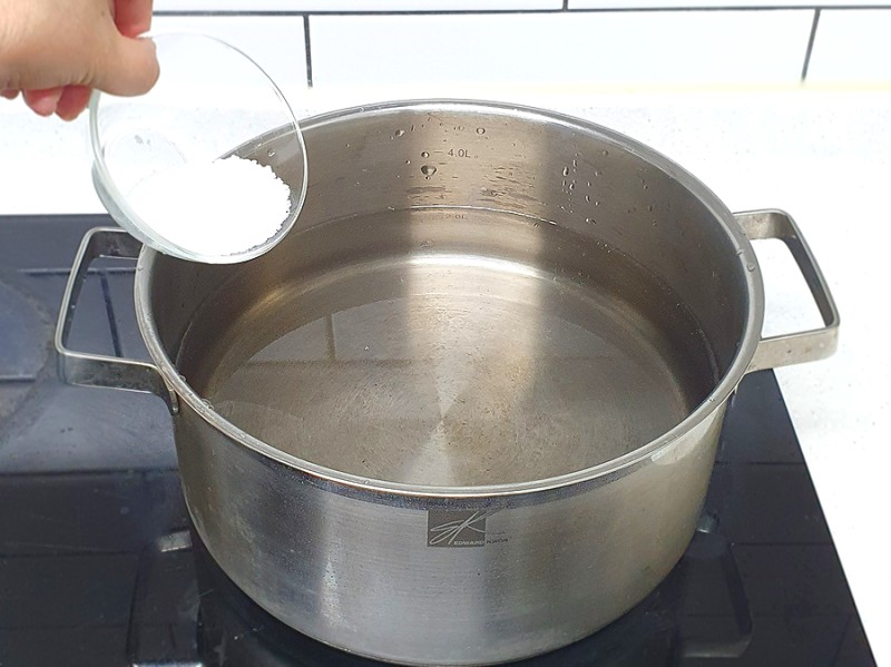 Mẹo luộc ngô nếp dẻo ngọt - Ảnh 1.