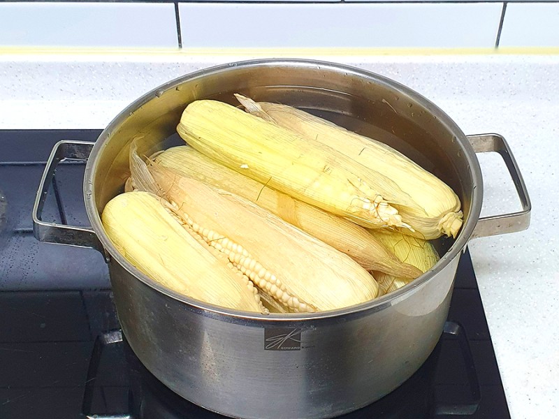 Mẹo luộc ngô nếp dẻo ngọt - Ảnh 2.
