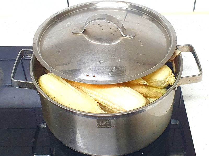 Mẹo luộc ngô nếp dẻo ngọt - Ảnh 4.