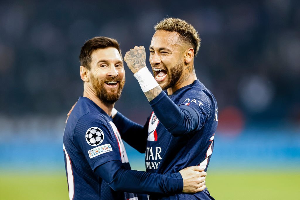 Nếu bạn là fan của bóng đá, hãy đến xem những bàn thắng tuyệt đỉnh của những siêu sao Messi và Neymar tại trận đấu PSG với đối thủ sắp xếp. Họ sẽ cho bạn những trải nghiệm tuyệt vời nhất.