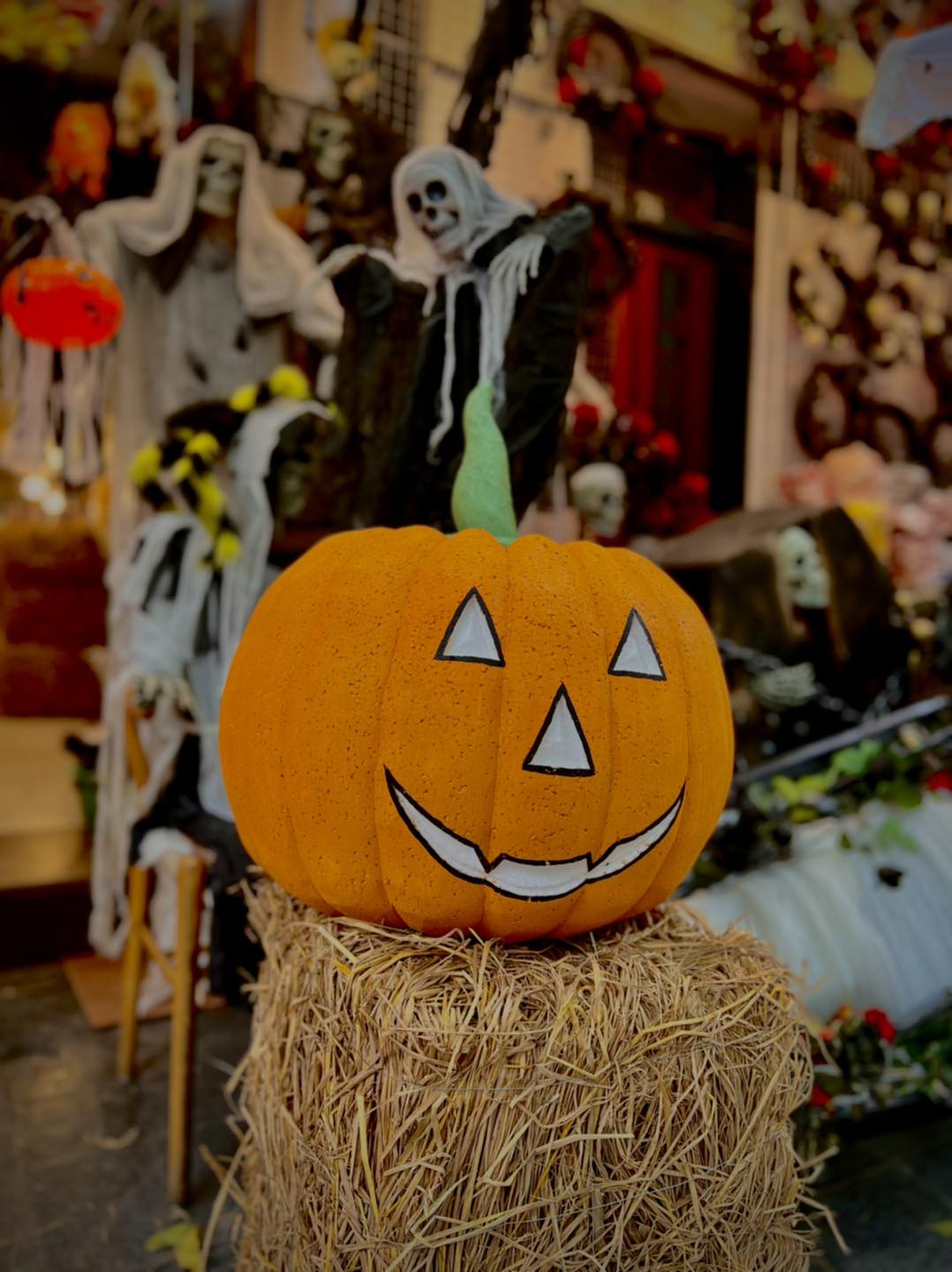 8 ý tưởng tổ chức Halloween rùng rợn ấn tượng tại văn phòng