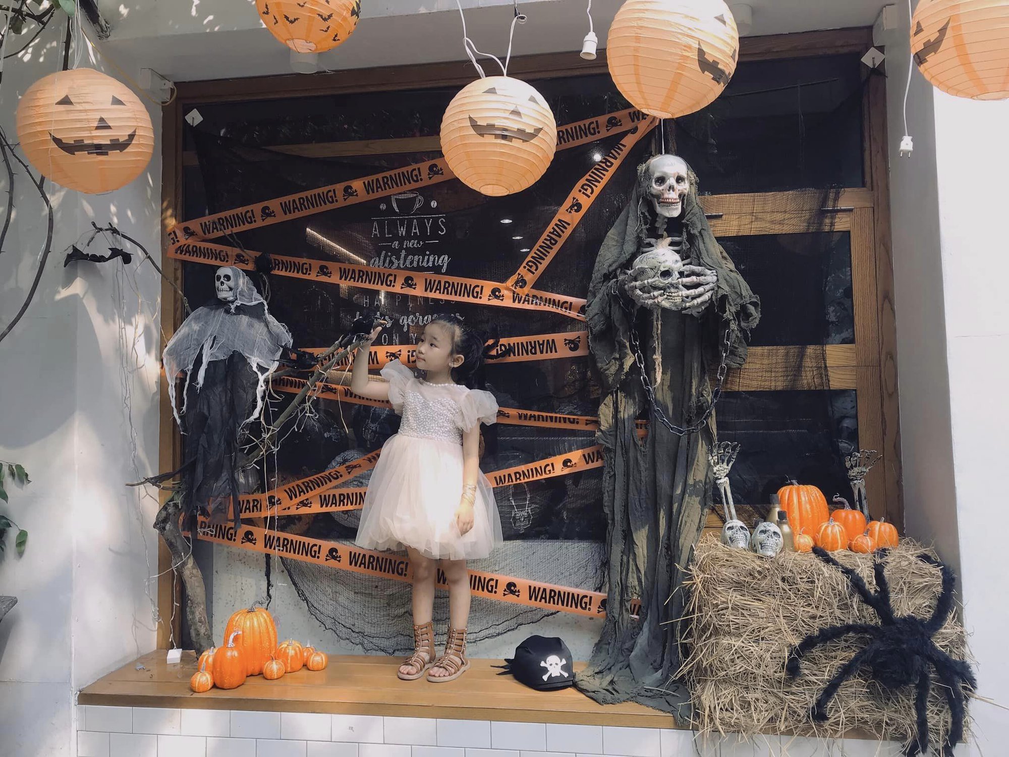 Những quán cà phê trang trí Halloween dành cho các bé ở Hà Nội - Ảnh 1.