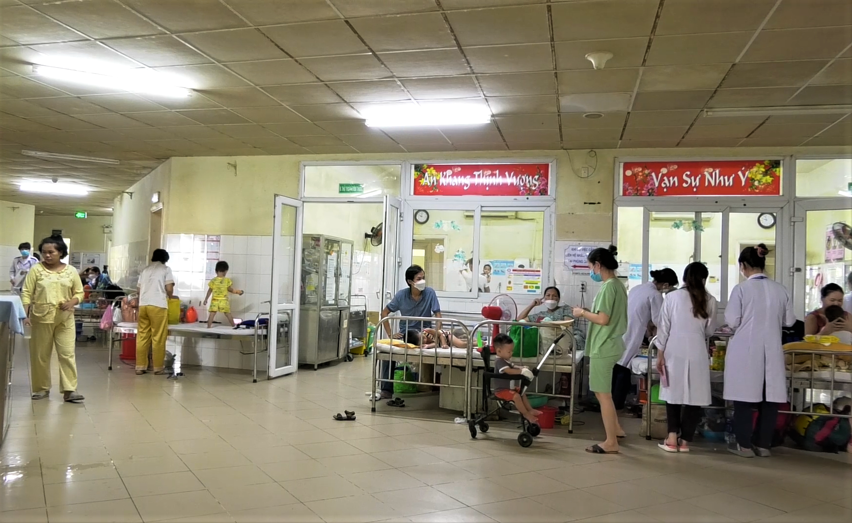 Đà Nẵng: Trẻ mắc các bệnh giao mùa tăng cao, bệnh viện quá tải - Ảnh 5.
