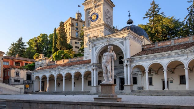 Một vùng đất ở Italy sẵn sàng trả hết tiền cho khách tới du lịch - Ảnh 3.