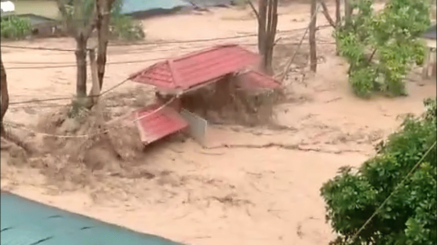 Ngập lụt nghiêm trọng và lũ quét chưa từng có ở Nghệ An - dự báo một mùa mưa bão khốc liệt tại miền Trung - Ảnh 1.
