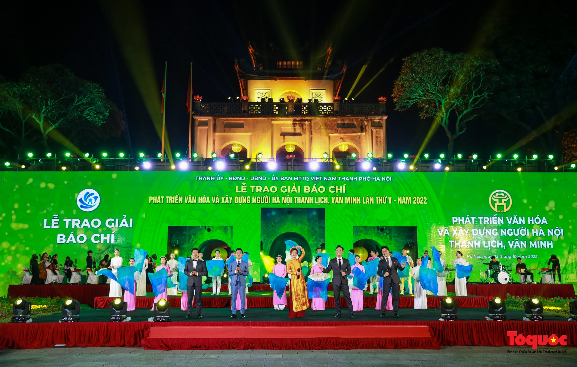 Chùm ảnh: Lễ trao Giải báo chí về phát triển văn hóa và xây dựng người Hà Nội thanh lịch, văn minh lần thứ V - năm 2022 - Ảnh 1.