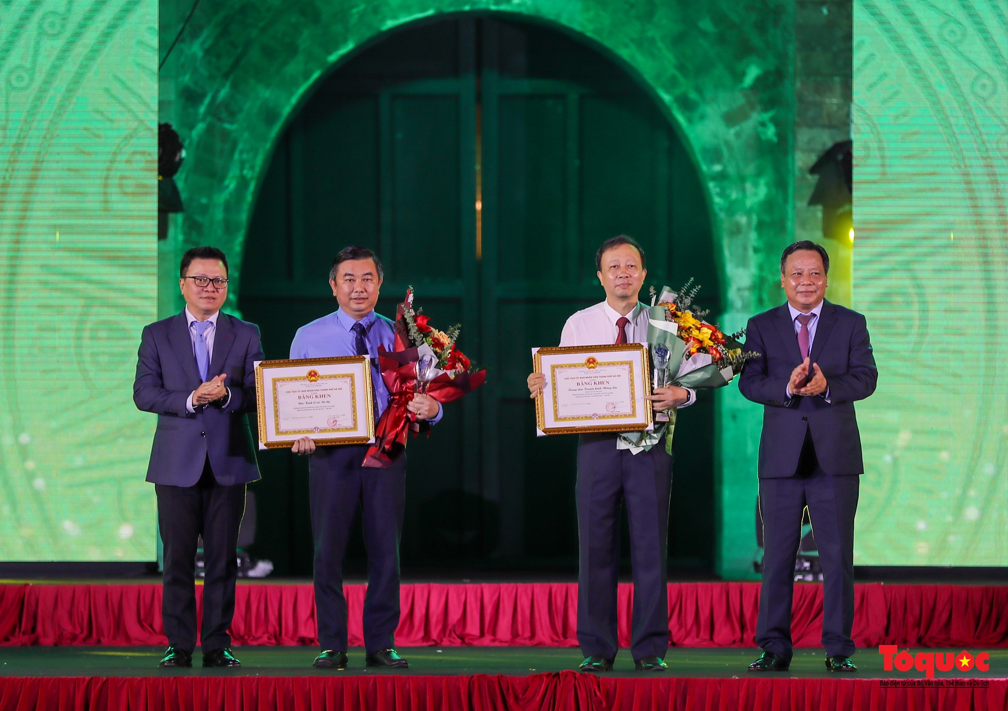 Chùm ảnh: Lễ trao Giải báo chí về phát triển văn hóa và xây dựng người Hà Nội thanh lịch, văn minh lần thứ V - năm 2022 - Ảnh 3.