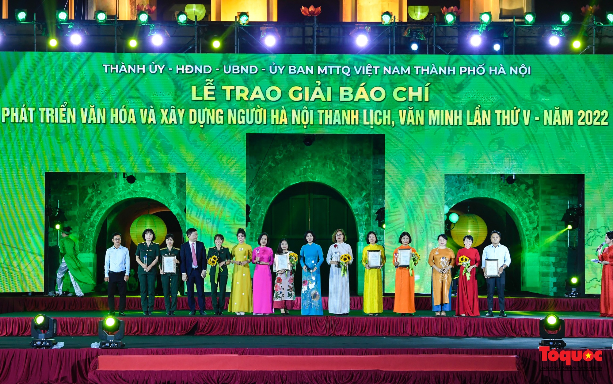 Chùm ảnh: Lễ trao Giải báo chí về phát triển văn hóa và xây dựng người Hà Nội thanh lịch, văn minh lần thứ V - năm 2022 - Ảnh 5.