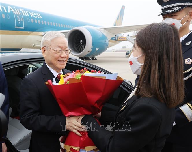 Tổng Bí thư Nguyễn Phú Trọng đến sân bay quốc tế Bắc Kinh, bắt đầu chuyến thăm chính thức Trung Quốc - Ảnh 3.