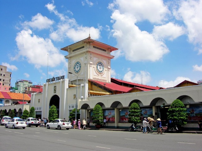 Điểm danh những khu chợ nổi tiếng khắp Việt Nam, nơi nào cũng đông đúc khách du lịch nước ngoài ghé thăm - Ảnh 1.