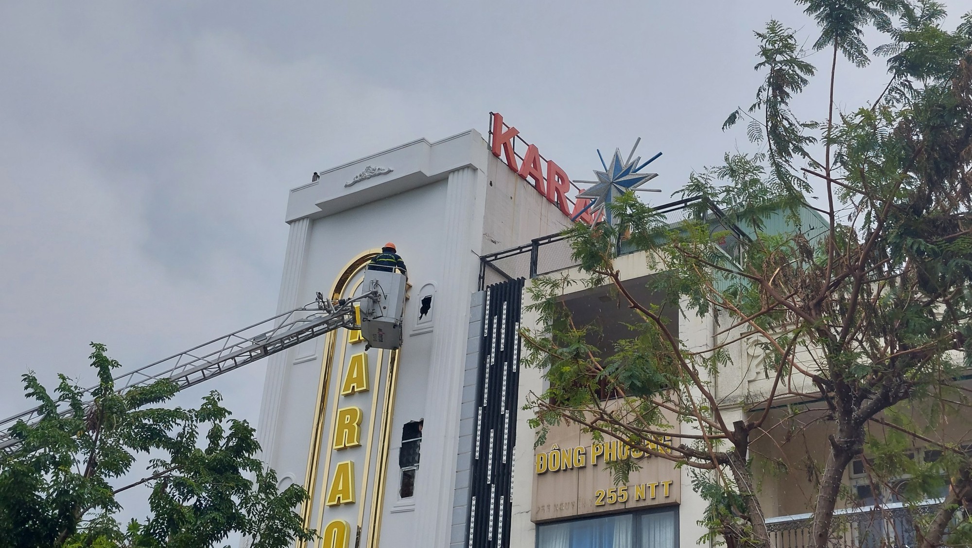 Cháy quán karaoke tại Đà Nẵng - Ảnh 3.