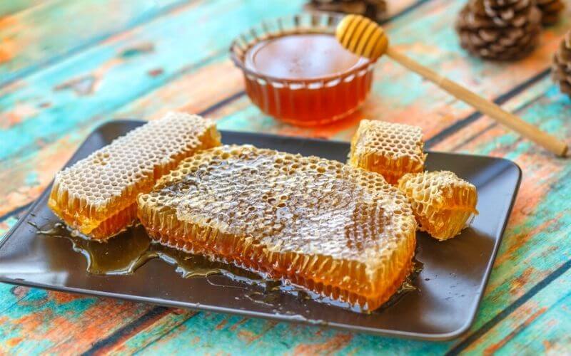Trào lưu ăn mật ong đông lạnh trên TikTok: Chuyên gia phân tích, chỉ ra người không nên ăn - Ảnh 2.