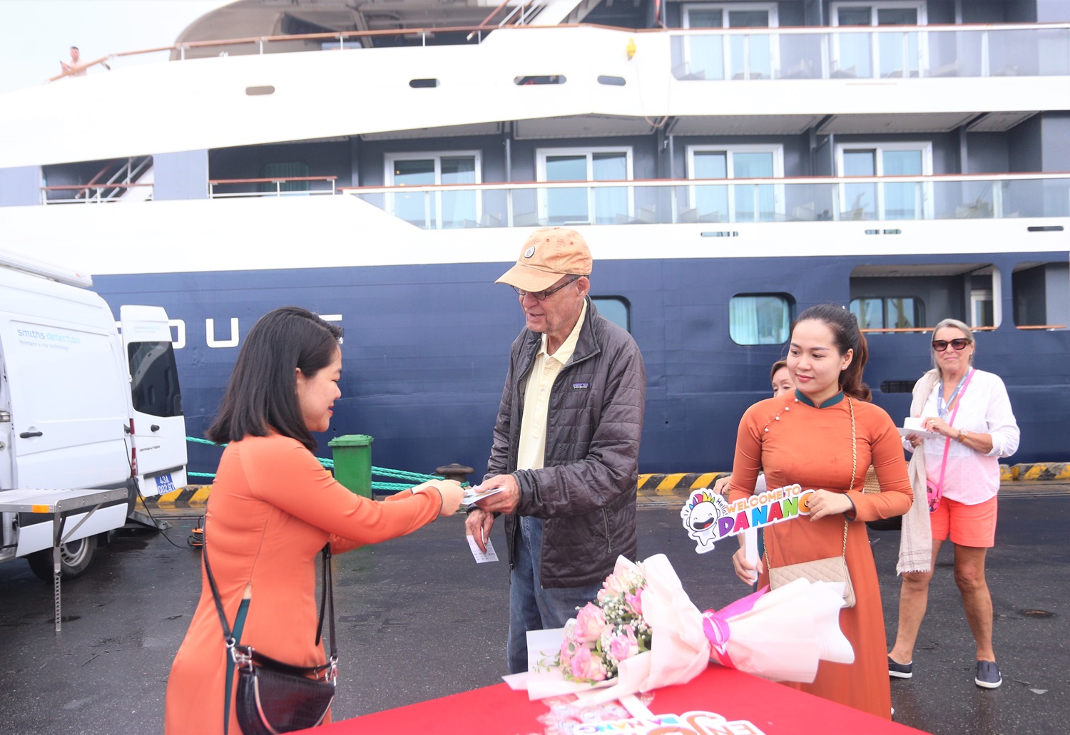 Siêu du thuyền 5 sao chở 200 khách &quot;đại gia&quot; đến Đà Nẵng - Ảnh 7.