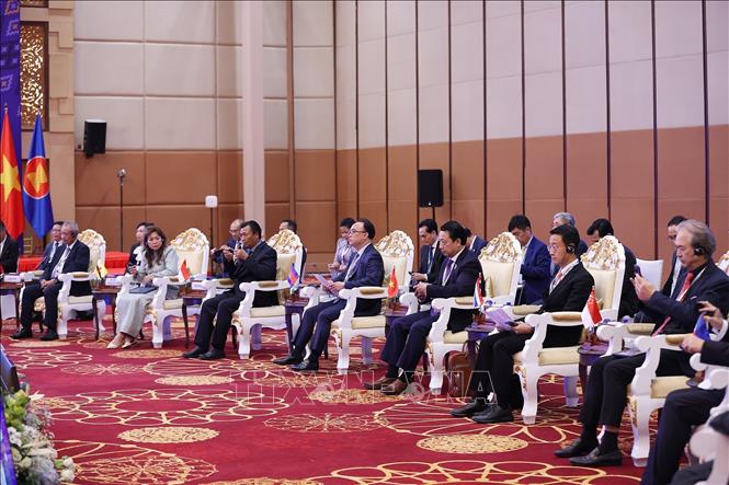 Thủ tướng Phạm Minh Chính dự tiếp xúc chung giữa các nhà lãnh đạo ASEAN với ABAC - Ảnh 3.