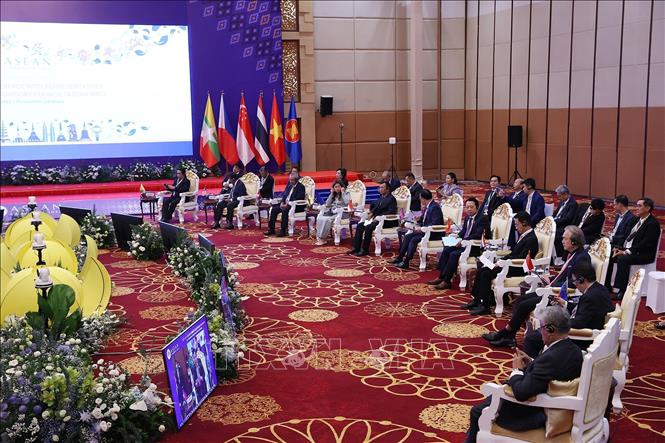 Thủ tướng Phạm Minh Chính dự tiếp xúc chung giữa các nhà lãnh đạo ASEAN với ABAC - Ảnh 4.