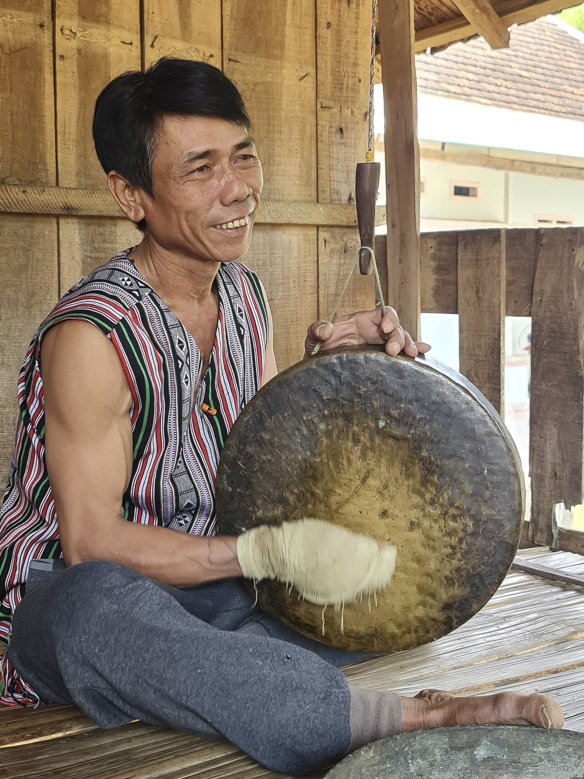 Người H're bảo tồn chiêng Ba, nghề dệt thổ cẩm truyền thống - Ảnh 17.