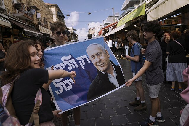 Bầu cử Quốc hội Israel lần thứ 5 trong vòng hơn 3 năm, cựu Thủ tướng Netanyahu trở lại - Ảnh 2.