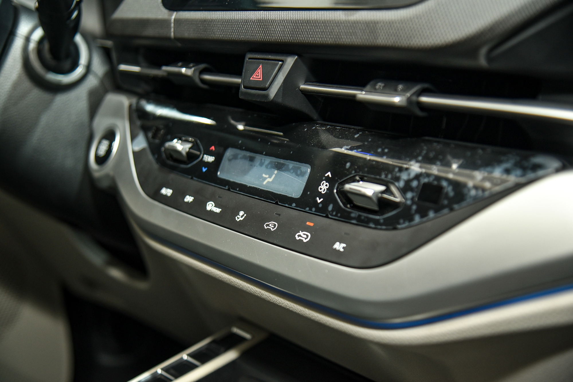 Chi tiết Kia Carens phiên bản xăng 1.5 Luxury: Giá 699 triệu đồng, thiếu nhiều trang bị so với phiên bản cao hơn - Ảnh 10.