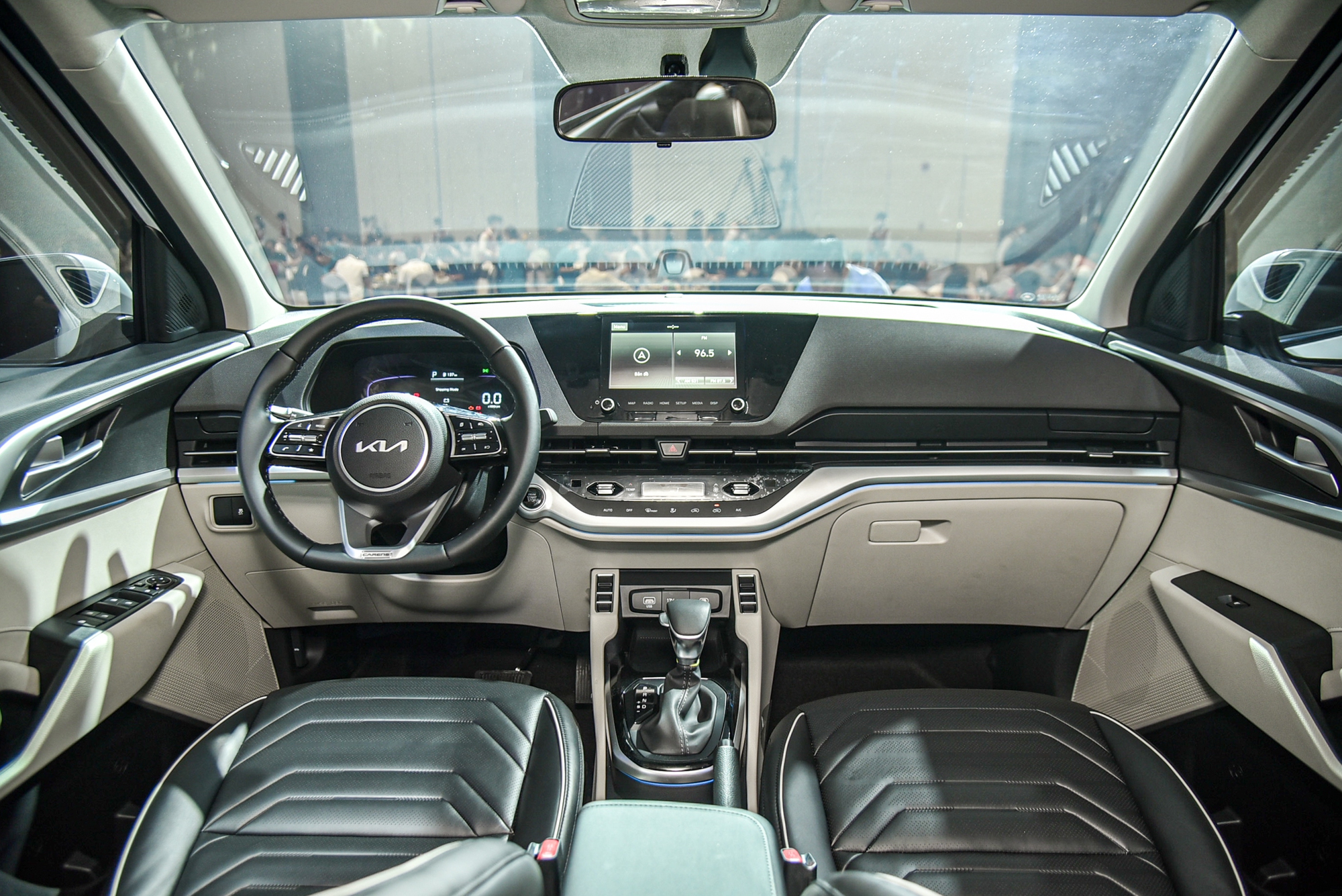 Chi tiết Kia Carens phiên bản xăng 1.5 Luxury: Giá 699 triệu đồng, thiếu nhiều trang bị so với phiên bản cao hơn - Ảnh 8.