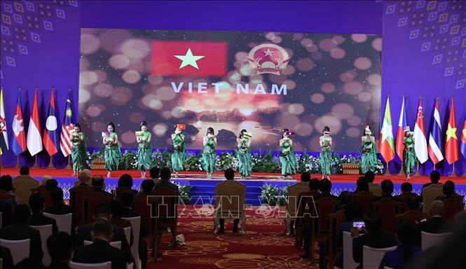 Thủ tướng Phạm Minh Chính dự Lễ khai mạc Hội nghị cấp cao ASEAN lần thứ 40 và 41 - Ảnh 3.