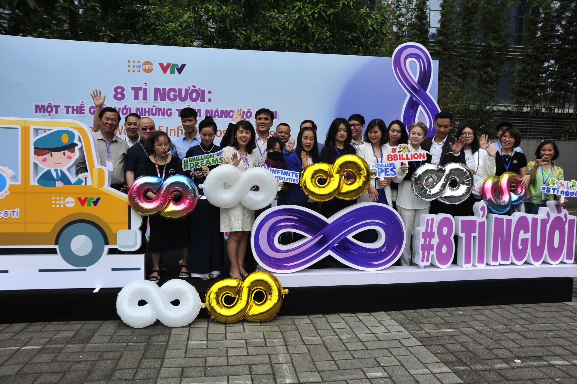 Những hình ảnh cuộc thi "Tôi và thế giới 8 tỉ người" - Ảnh 11. Những hình ảnh cuộc thi "Tôi và thế giới 8 tỉ người" - Ảnh 11.