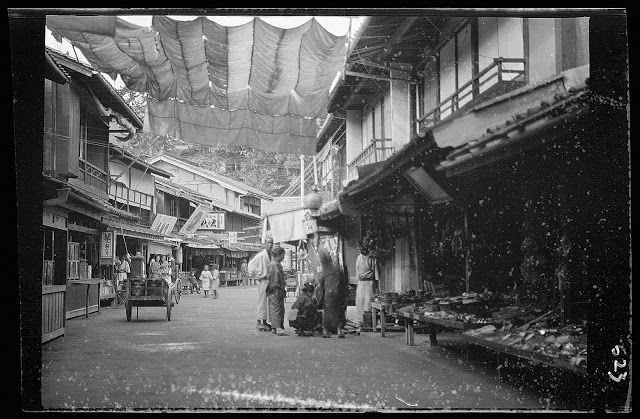 Bộ ảnh hiếm chụp lại Nhật Bản 100 năm trước khác lạ hoàn toàn so với bây giờ  - Ảnh 1.