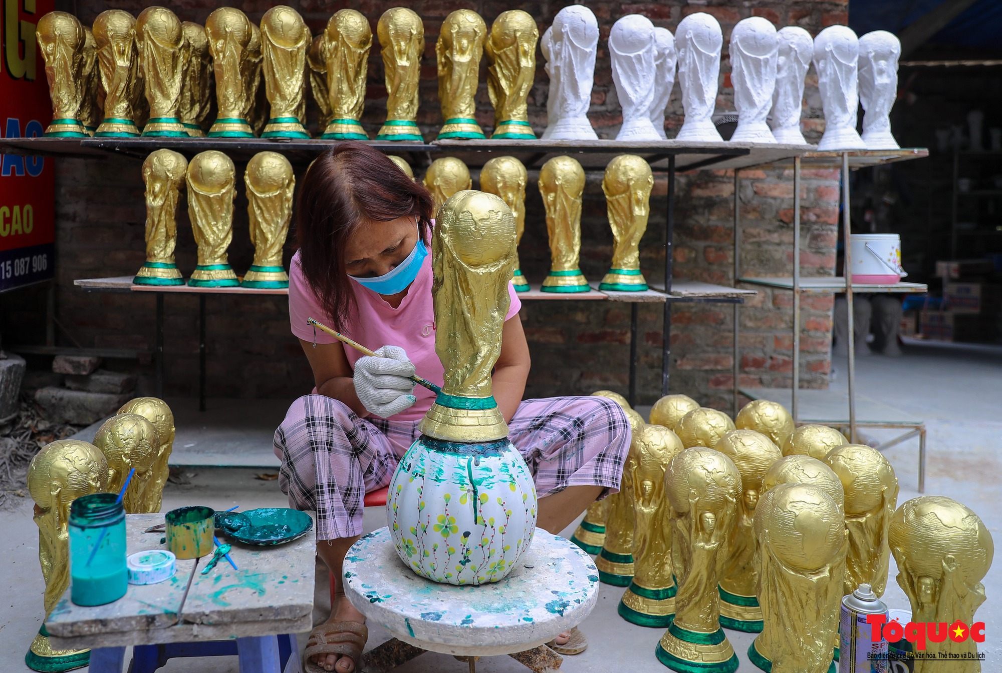 Cận cảnh chiếc Cúp vàng World Cup phiên bản &quot;Việt Nam&quot; - Ảnh 11.