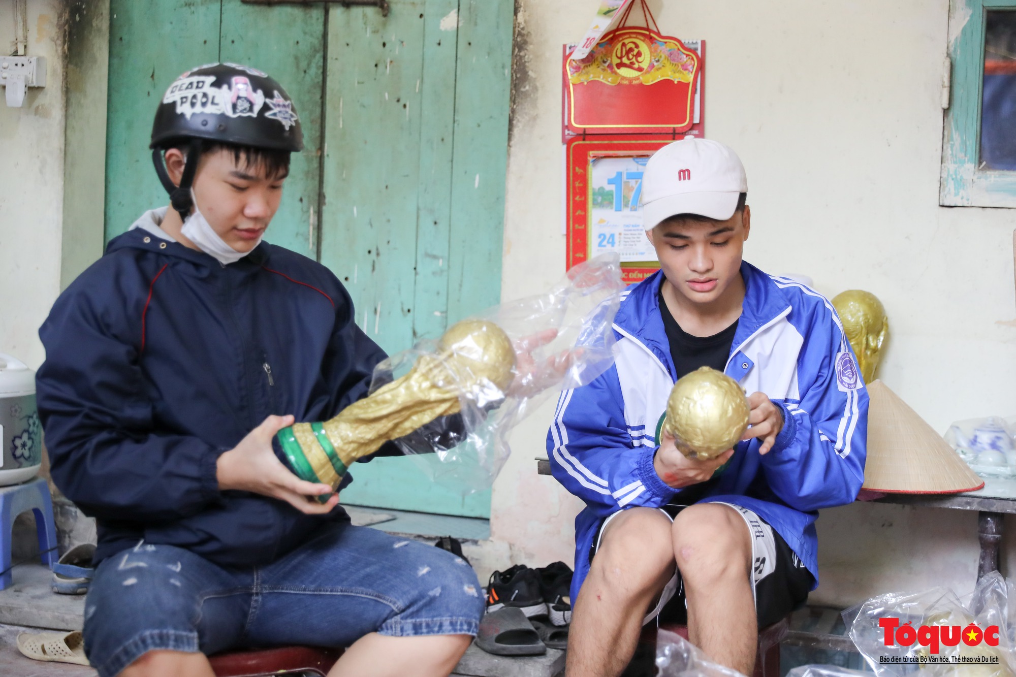 Cận cảnh chiếc Cúp vàng World Cup phiên bản &quot;Việt Nam&quot; - Ảnh 15.
