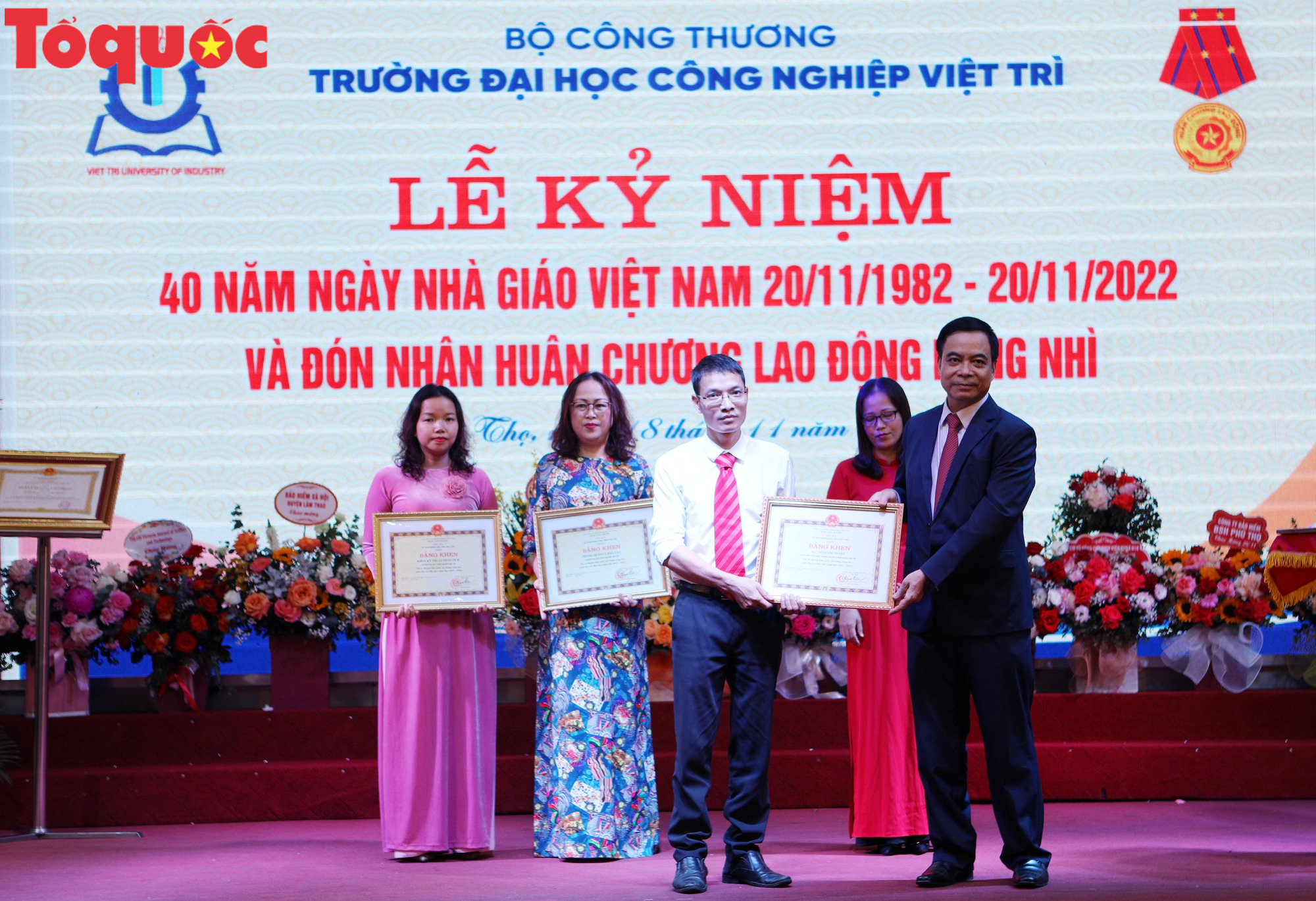 Trường Đại học Công Nghiệp Việt Trì long trọng kỷ niệm 40 năm Ngày Nhà Giáo Việt Nam và đón nhận Huân chương Lao động hạng Nhì - Ảnh 13.