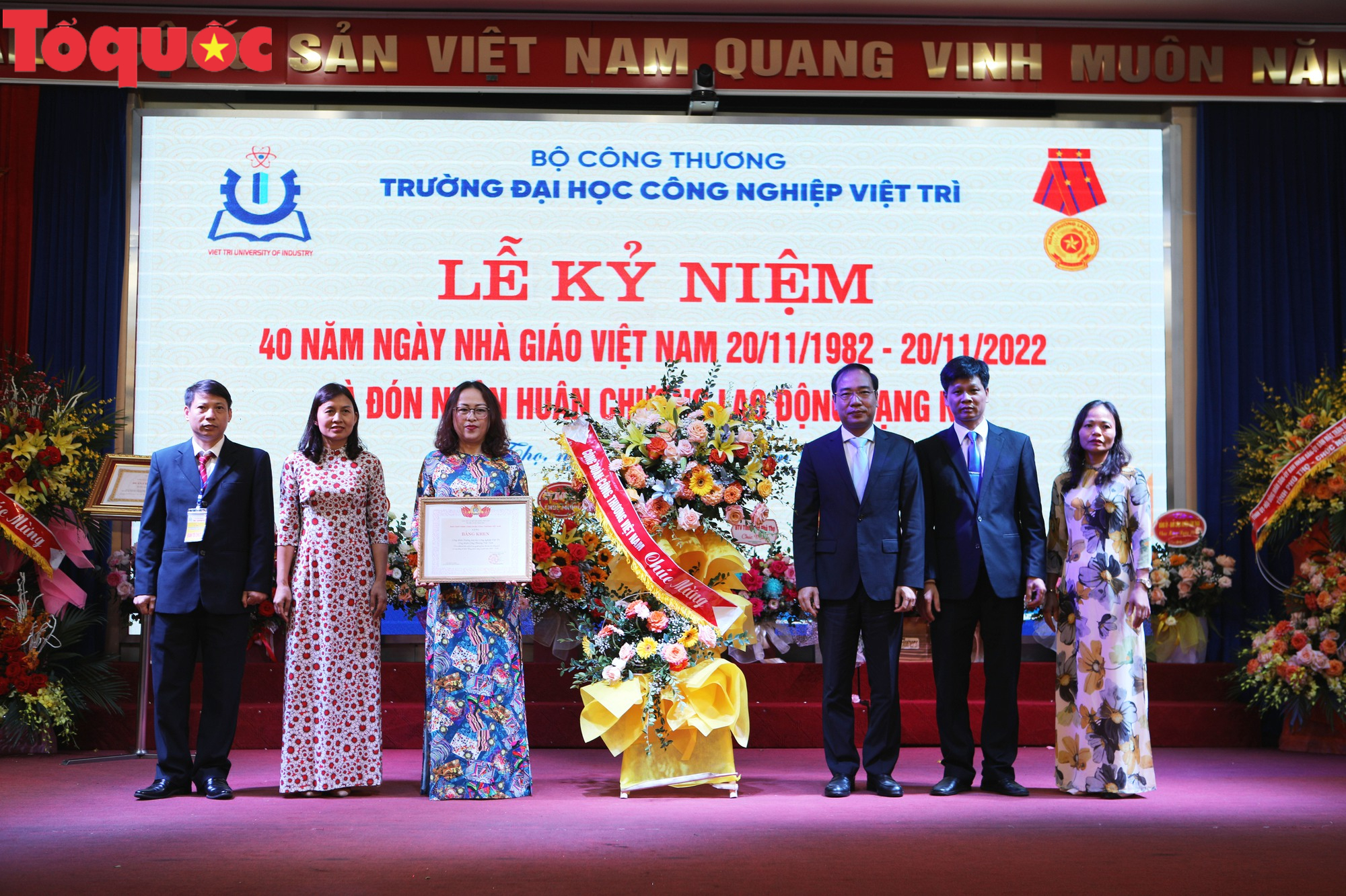 Trường Đại học Công Nghiệp Việt Trì long trọng kỷ niệm 40 năm Ngày Nhà Giáo Việt Nam và đón nhận Huân chương Lao động hạng Nhì - Ảnh 15.