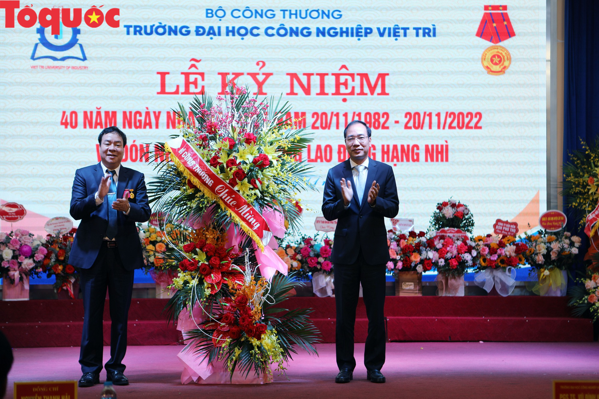 Trường Đại học Công Nghiệp Việt Trì long trọng kỷ niệm 40 năm Ngày Nhà Giáo Việt Nam và đón nhận Huân chương Lao động hạng Nhì - Ảnh 8.