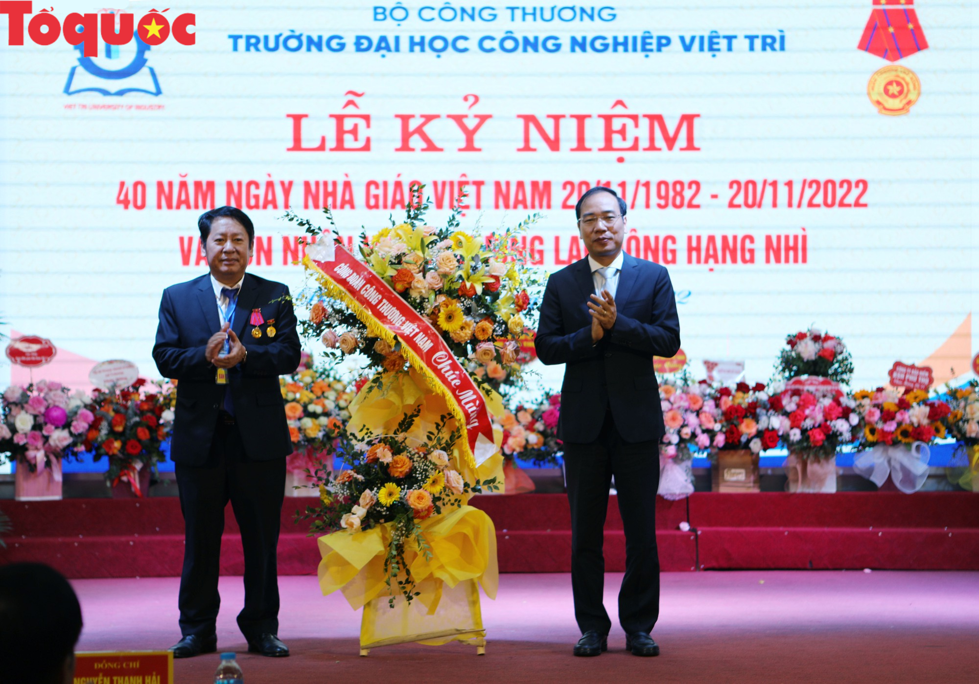 Trường Đại học Công Nghiệp Việt Trì long trọng kỷ niệm 40 năm Ngày Nhà Giáo Việt Nam và đón nhận Huân chương Lao động hạng Nhì - Ảnh 9.