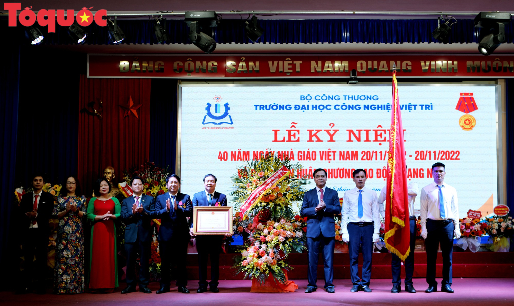 Trường Đại học Công Nghiệp Việt Trì long trọng kỷ niệm 40 năm Ngày Nhà Giáo Việt Nam và đón nhận Huân chương Lao động hạng Nhì - Ảnh 11.