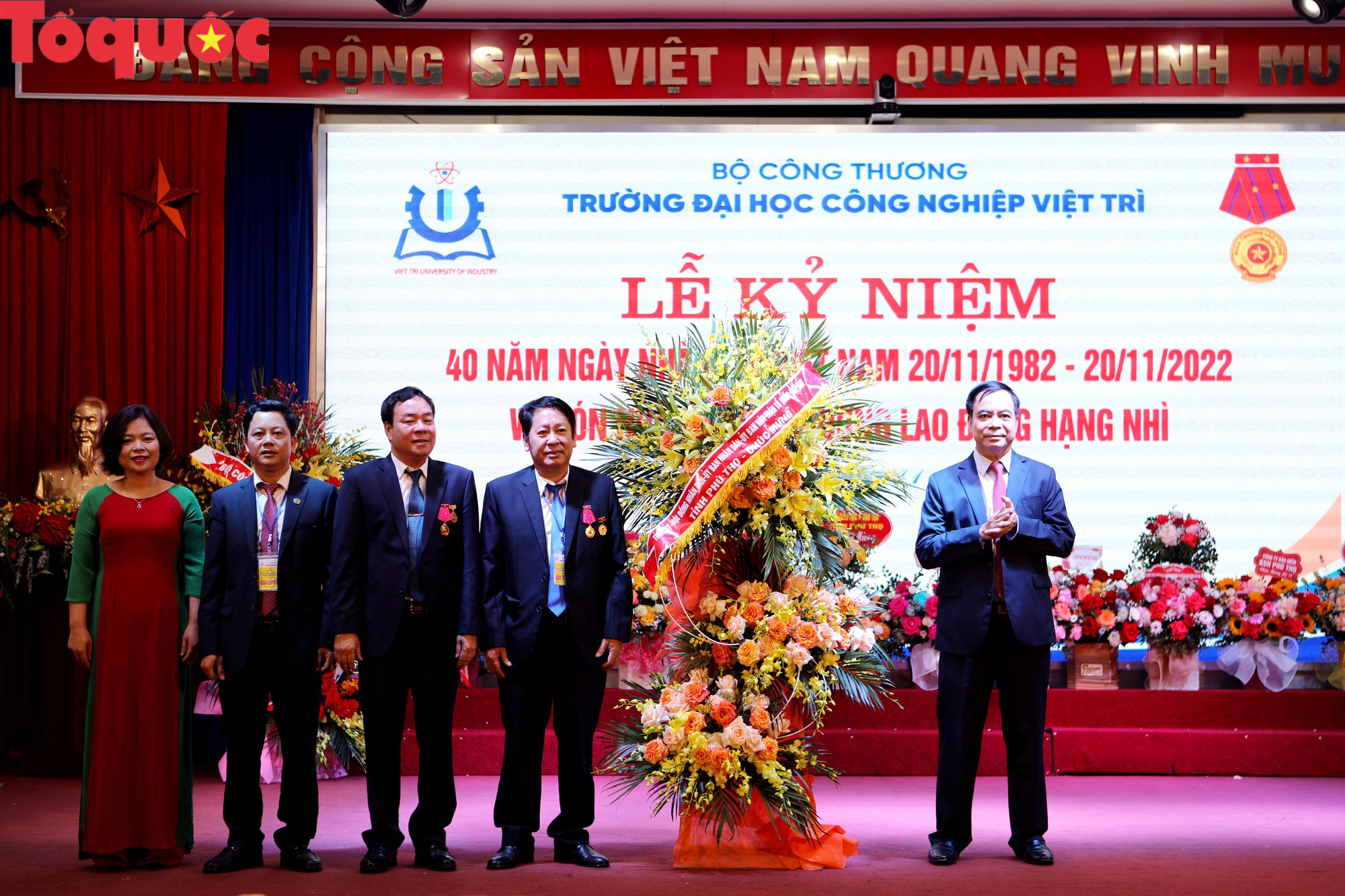 Trường Đại học Công Nghiệp Việt Trì long trọng kỷ niệm 40 năm Ngày Nhà Giáo Việt Nam và đón nhận Huân chương Lao động hạng Nhì - Ảnh 7.