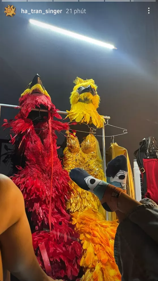 Sức hút của The Masked Singer giảm mạnh ngay trước concert: khán giả ngán ngẩm vì chờ đợi, ca sĩ lộ mặt đã “chạy show” mỏi mòn  - Ảnh 5.