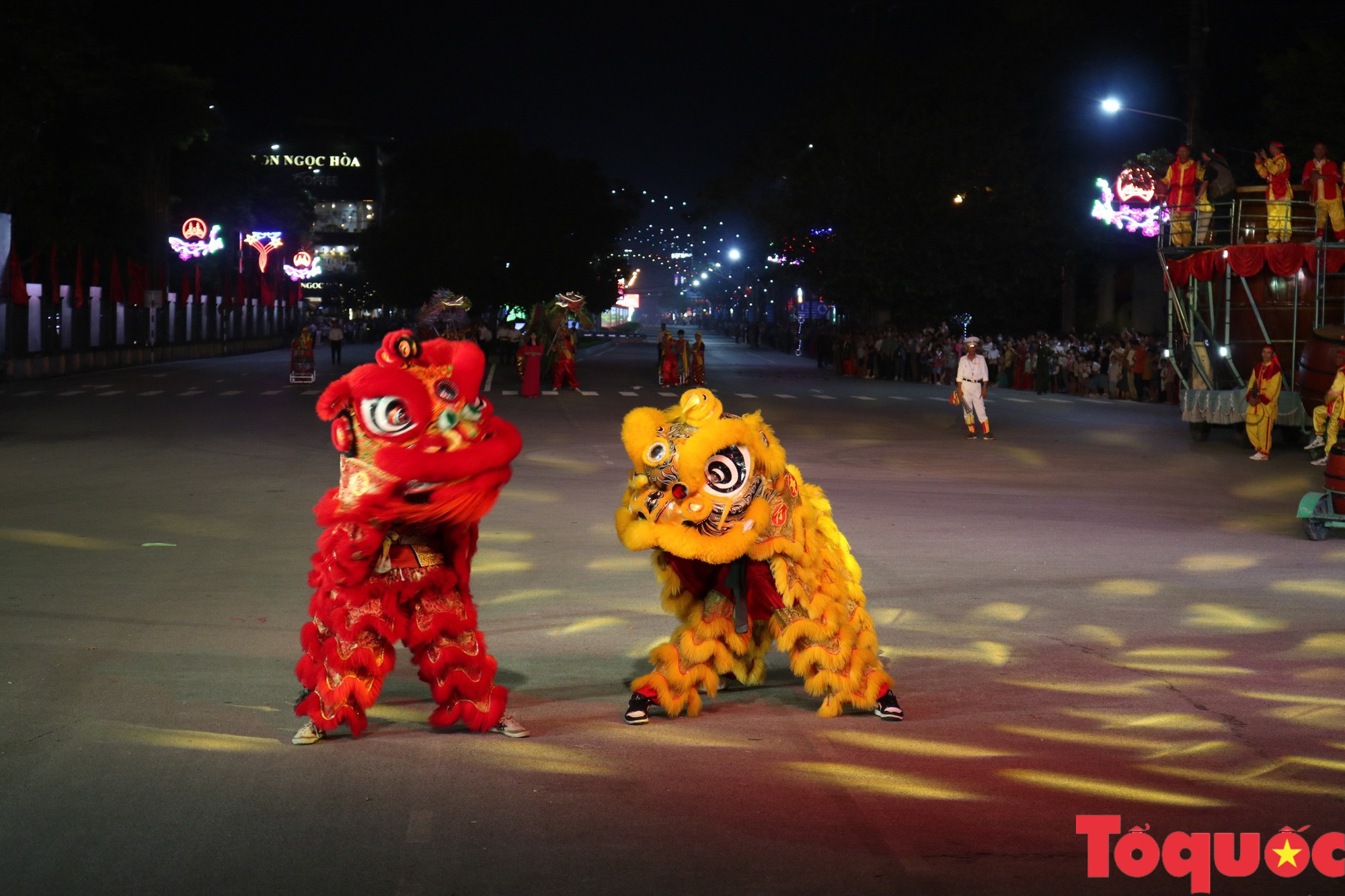 Sôi động Lễ hội đường phố tại Festival Ninh Bình năm 2022 - Ảnh 3.