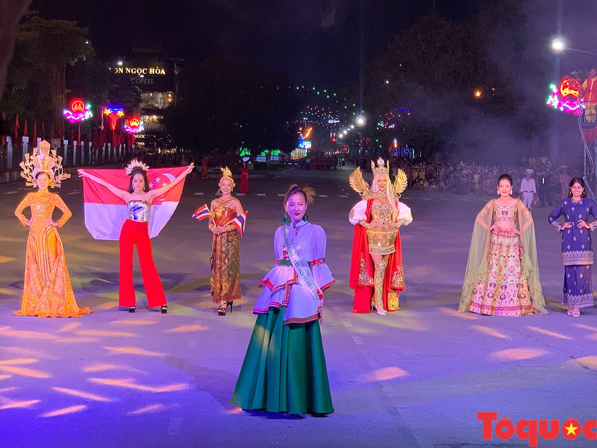 Sôi động Lễ hội đường phố tại Festival Ninh Bình năm 2022 - Ảnh 10.