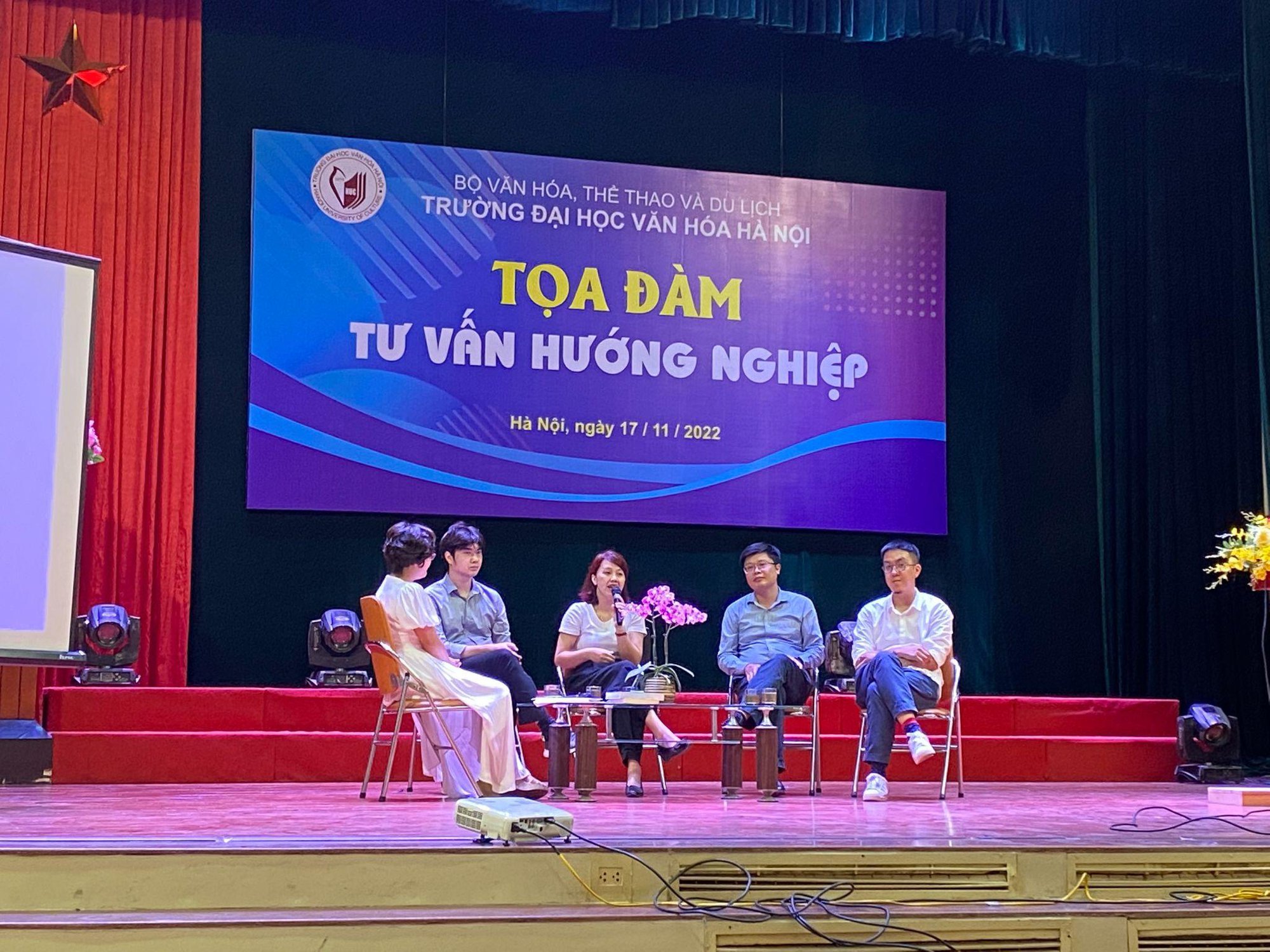 Tọa đàm tư vấn hướng nghiệp cho sinh viên Trường Đại học Văn Hóa Hà Nội - Ảnh 2.