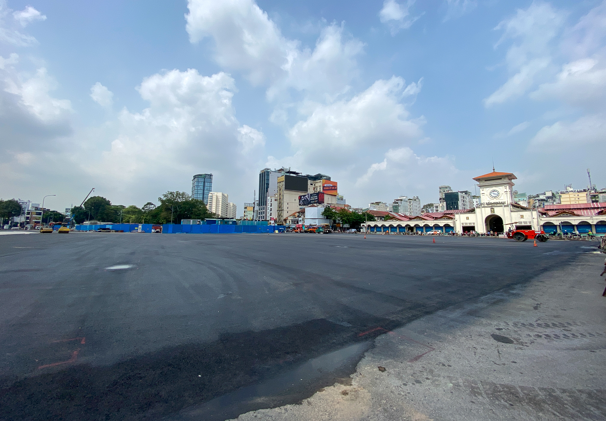 Gấp rút tái lập, hoàn trả mặt bằng trước chợ Bến Thành sau 5 năm làm nhà ga ngầm Metro  - Ảnh 3.