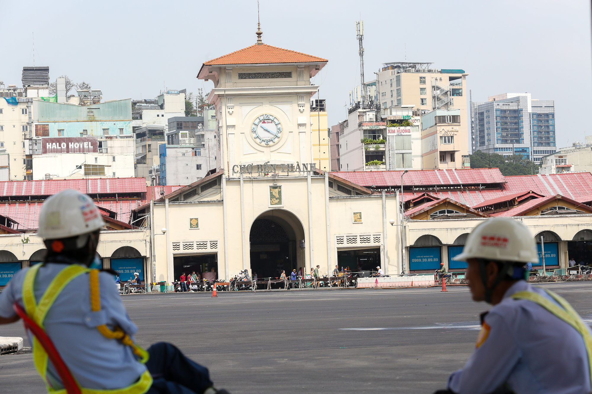 Gấp rút tái lập, hoàn trả mặt bằng trước chợ Bến Thành sau 5 năm làm nhà ga ngầm Metro  - Ảnh 8.